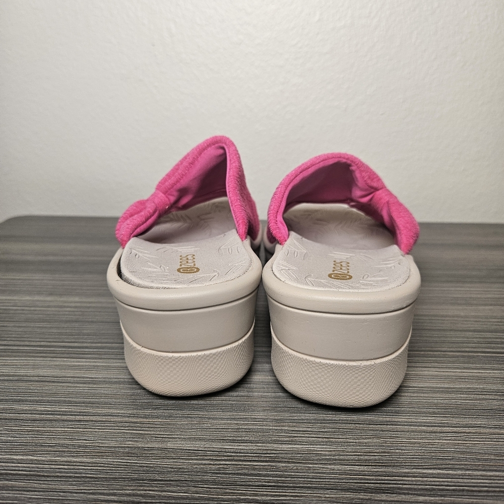 Bzees Smile More Sandals Machine Washable Size 10 Paradise Pink Fuschia - Picture 2 of 7